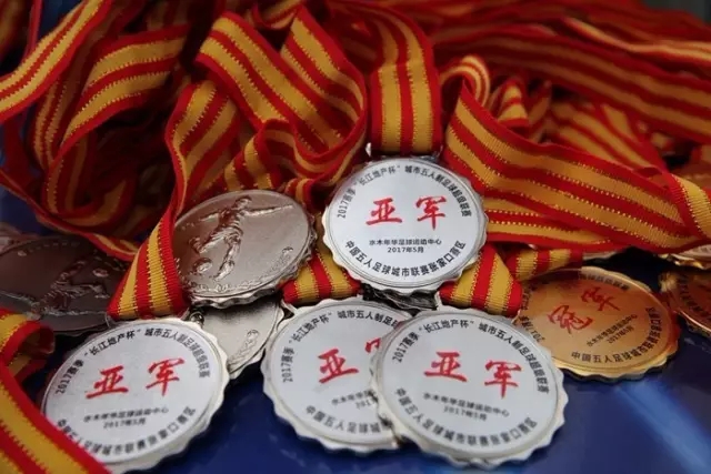 有点暧昧了🤣巴拉圭后卫：姆巴佩问我是不是想亲他，我说那好吧